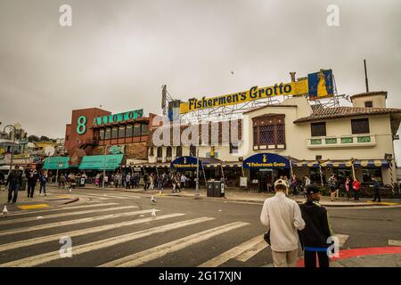 Anchorage Square am Pier 3 in San Francisco an einem regnerischen Nachmittag Stockfoto