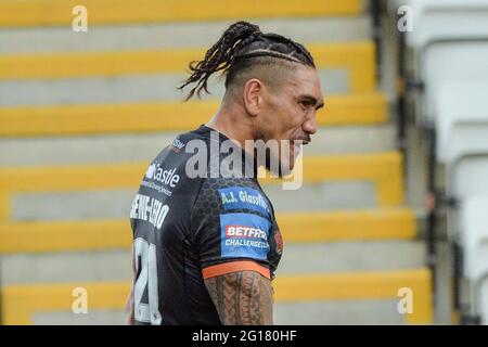 Leigh, England - 5. Juni 2021 - Jesse Sene-Lefao von Castleford Tigers feiert Versuch während des Halbfinales des Betfred Challenge Cup der Rugby League Castleford Tigers gegen Warrington Wolves im Leigh Sports Village, Leigh, Großbritannien Dean Williams/Alamy Live News Stockfoto