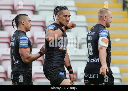 Leigh, England - 5. Juni 2021 - Jesse Sene-Lefao von Castleford Tigers feiert Versuch während des Halbfinales des Betfred Challenge Cup der Rugby League Castleford Tigers gegen Warrington Wolves im Leigh Sports Village, Leigh, Großbritannien Dean Williams/Alamy Live News Stockfoto