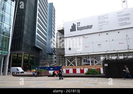 22 Bürogebäude in der Ropemaker Street im Bau Baustellenschild in der Gegend von Finsbury Moorgate in der City of London England Großbritannien 2021 KATHY DEWITT Stockfoto