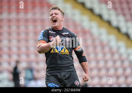 Leigh, England - 5. Juni 2021 -Adam Milner von Castleford Tigers feiert den Sieg von Castleford Tigers im Halbfinale der Rugby League Betfred Challenge Cup Castleford Tigers gegen Warrington Wolves im Leigh Sports Village, Leigh, Großbritannien Dean Williams/Alamy Live News Stockfoto