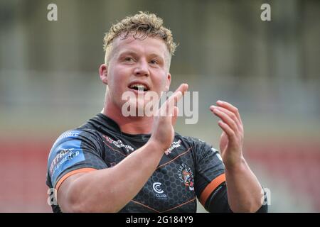 Leigh, England - 5. Juni 2021 -Adam Milner von Castleford Tigers feiert den Sieg von Castleford Tigers im Halbfinale der Rugby League Betfred Challenge Cup Castleford Tigers gegen Warrington Wolves im Leigh Sports Village, Leigh, Großbritannien Dean Williams/Alamy Live News Stockfoto