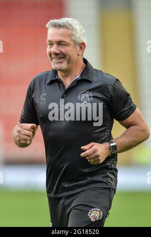 Leigh, England - 5. Juni 2021 - Daryl Powell, Trainer der Castleford Tigers, feiert den Sieg im Halbfinale des Betfred Challenge Cup der Rugby League Castleford Tigers gegen Warrington Wolves im Leigh Sports Village, Leigh, Großbritannien, Dean Williams/Alamy Live News Stockfoto