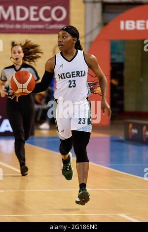 Cordoba, Spanien. Juni 2021. Ezinne Kalu in Aktion während des Freundlichen Internationalen Frauen-Basketballmatches zwischen Belgien und Nigeria im Palacio Municipal de Deportes Vista Alére.Endstand; Belgien 67:60 Nigeria. (Foto von Francis Gonzalez/SOPA Images/Sipa USA) Quelle: SIPA USA/Alamy Live News Stockfoto