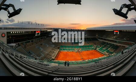 Paris, Frankreich. Juni 2021. Der Sonnenuntergang wird beim French Open Grand Slam Tennisturnier 2021 in Roland Garros, Paris, Frankreich gesehen. Frank Molter/Alamy Live Nachrichten Stockfoto