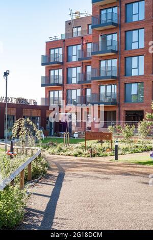 Luxuriöse Apartments und Wohnungen am Fluss werden im Rahmen der Wohnsiedlung in St. James Mill in der Stadt Norwich gebaut Stockfoto