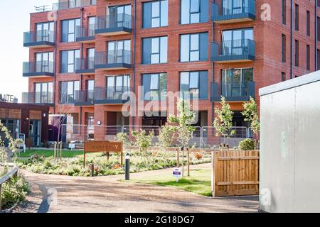 Luxuriöse Apartments und Wohnungen am Fluss werden im Rahmen der Wohnsiedlung in St. James Mill in der Stadt Norwich gebaut Stockfoto