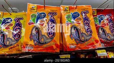 Bangkok Thailand 21. Mai 2018 Thai Seetang Fisch und Instant Snack Produkte aus dem Supermarkt 7 Eleven in Thailand. Stockfoto