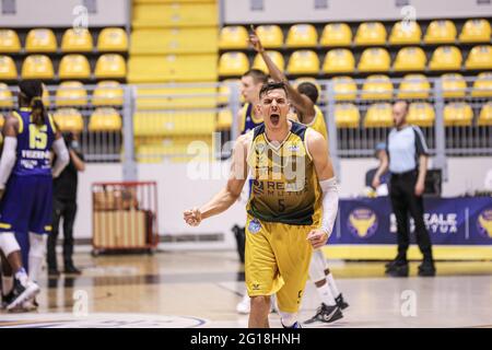 Italien. Juni 2021. Erstes Spiel des Halbfinals des Play-off-Basketball italienischen Meisterschaft A2 Halbfinales mit dem Publikum. Reale Mutua Basket Torino gewinnt gegen Tezenis Verona 95-83. (Foto von Norberto Maccagno/Pacific Press) Quelle: Pacific Press Media Production Corp./Alamy Live News Stockfoto