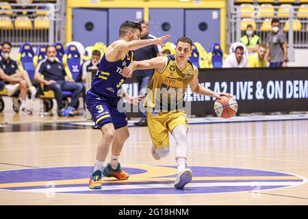 Italien. Juni 2021. Erstes Spiel des Halbfinals des Play-off-Basketball italienischen Meisterschaft A2 Halbfinales mit dem Publikum. Reale Mutua Basket Torino gewinnt gegen Tezenis Verona 95-83. (Foto von Norberto Maccagno/Pacific Press) Quelle: Pacific Press Media Production Corp./Alamy Live News Stockfoto