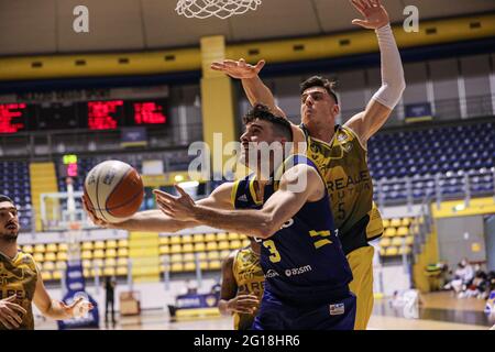 Italien. Juni 2021. Erstes Spiel des Halbfinals des Play-off-Basketball italienischen Meisterschaft A2 Halbfinales mit dem Publikum. Reale Mutua Basket Torino gewinnt gegen Tezenis Verona 95-83. (Foto von Norberto Maccagno/Pacific Press) Quelle: Pacific Press Media Production Corp./Alamy Live News Stockfoto