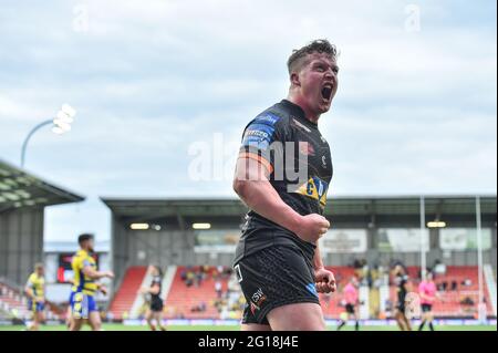 Leigh, England - 5. Juni 2021 -Adam Milner von Castleford Tigers feiert den Sieg im Halbfinale der Rugby League Betfred Challenge Cup Castleford Tigers gegen Warrington Wolves im Leigh Sports Village, Leigh, Großbritannien Dean Williams/Alamy Live News Stockfoto