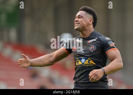 Leigh, England - 5. Juni 2021 -Derrell Olpherts von Castleford Tigers feiert Sieg im Halbfinale des Betfred Challenge Cup der Rugby League Castleford Tigers gegen Warrington Wolves im Leigh Sports Village, Leigh, Großbritannien Dean Williams/Alamy Live News Stockfoto