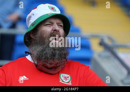 Cardiff, Großbritannien. Juni 2021. Fußballfans aus Wales .Football internationales Freundschaftsspiel, Wales gegen Albanien im Cardiff City Stadium in Cardiff, South Wales am Samstag, 5. Juni 2021. Nur zur redaktionellen Verwendung. Bild von Andrew Orchard/Andrew Orchard Sports Photography/Alamy Live News Credit: Andrew Orchard Sports Photography/Alamy Live News Stockfoto