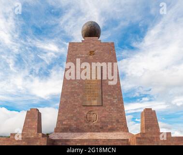 Das Äquatorlinie-Baudenkmal in Mitad del Mundo (Mitte der Welt), Quito, Ecuador. Stockfoto