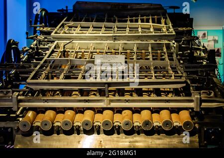 Die Lapeyre Automatic Shrimp Peeling Machine wird am 29. Mai 2021 im Maritime and Seafood Industry Museum in Biloxi, Mississippi, ausgestellt. Stockfoto