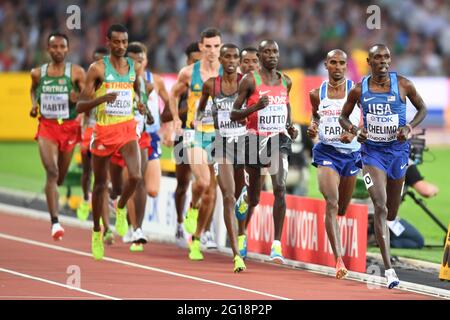 Paul Chelimo (USA, Bronzemedaille), Mo Farah (GBR, Silbermedaille). 5000 Meter Männer Finale. IAAF World Championships London 2017 Stockfoto