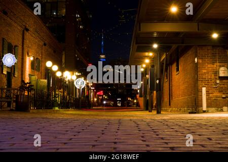 Nacht im Toronto Distillery District Stockfoto