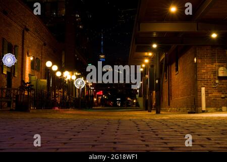 Nacht im Toronto Distillery District Stockfoto