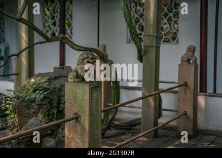 Innenansicht des Yipu-Gartens, eines traditionellen chinesischen Gartens und UNESCO-Weltkulturerbes in Suzhou, China. Stockfoto