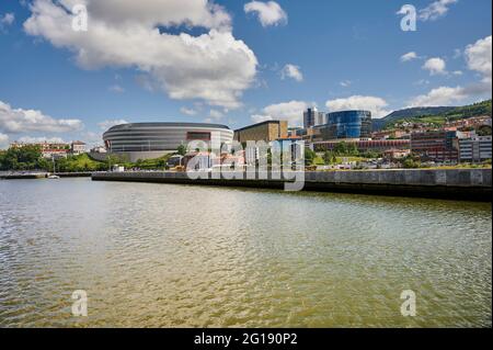 Fluss Nervion und Athletic Club de Bilbao Fußballstadion (San Mames), Bilbao, Biskaya, Euskadi, Euskal Herria, Baskenland, Spanien, Europa Stockfoto