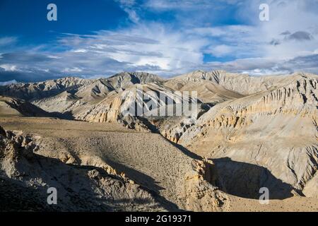 Die Kali-Gandaki-Flussschlucht bei Tsarang (Charang) in Upper Mustang, Nepal. Stockfoto