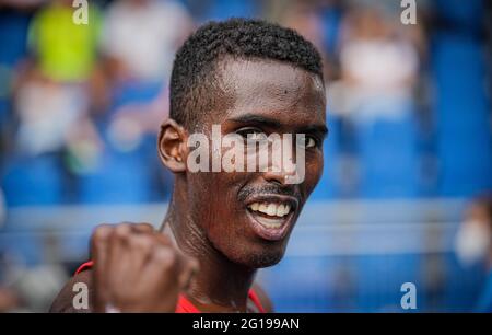 Braunschweig, Deutschland. Juni 2021. Leichtathletik: Deutsche Meisterschaft: 5000m Männer: Mohamed Mohumed nach dem Rennen. Quelle: Michael Kappeler/dpa/Alamy Live News Stockfoto