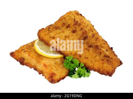 Gebratene, zerschlagene Schellfisch-Filets, isoliert auf weißem Hintergrund Stockfoto