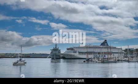 Das Schiff Silja Europa Cruise liegt in Falmouth, das während des G7-Gipfels in Cornwall als Polizeiunterkunft genutzt wird Stockfoto