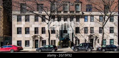 Das 770 Park Avenue ist ein luxuriöses Hochhaus, das von Rosario Candela entworfen und 1930 an der Upper East Side von Manhattan erbaut wurde. Stockfoto