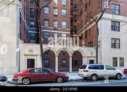 Das 770 Park Avenue ist ein luxuriöses Hochhaus, das von Rosario Candela entworfen und 1930 an der Upper East Side von Manhattan erbaut wurde. Stockfoto