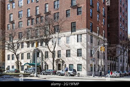 Das 770 Park Avenue ist ein luxuriöses Hochhaus, das von Rosario Candela entworfen und 1930 an der Upper East Side von Manhattan erbaut wurde. Stockfoto