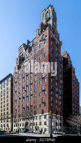 Das 770 Park Avenue ist ein luxuriöses Hochhaus, das von Rosario Candela entworfen und 1930 an der Upper East Side von Manhattan erbaut wurde. Stockfoto