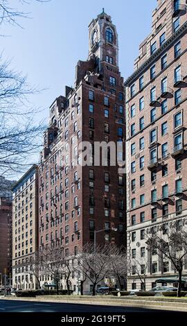 Das 770 Park Avenue ist ein luxuriöses Hochhaus, das von Rosario Candela entworfen und 1930 an der Upper East Side von Manhattan erbaut wurde. Stockfoto