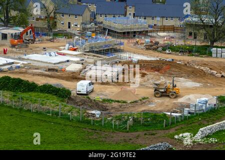 Neu errichtetes Wohngebiet, Harpur Hill, Peak District, Nationalpark, Peaks, Derbyshire, England, Vereinigtes Königreich Stockfoto