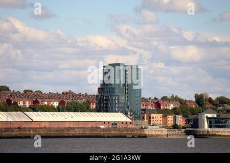 Neuer Apartmentturm am Herculaneum Quay in Liverpool Stockfoto