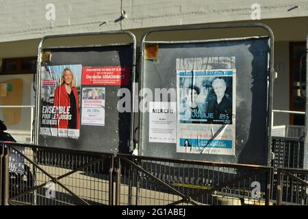 Plakate für die 2. Partielle Gesetzgebungsrunde in Paris, Frankreich, am 06. Juni 2021. Foto von Karim Ait Adjedjou/ABACAPRESS.COM Stockfoto