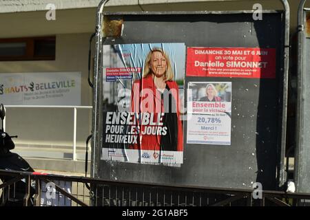 Plakate für die 2. Partielle Gesetzgebungsrunde in Paris, Frankreich, am 06. Juni 2021. Foto von Karim Ait Adjedjou/ABACAPRESS.COM Stockfoto