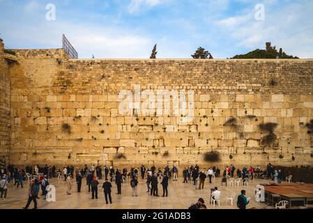 12. März 2019: Die Klagemauer, auch bekannt als westliche Wand, die Buraq-Mauer, die oft mit dem Kotel oder Kosel abgekürzt wird, ist eine uralte Kalksteinmauer in der Altstadt von Jer Stockfoto