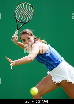 Der britische Jodie Burrage ist während des zweiten Tages der Viking Open im Nottingham Tennis Center gegen den US-Amerikaner Kristie Ahn im Einsatz. Bilddatum: Sonntag, 6. Juni 2021. Stockfoto