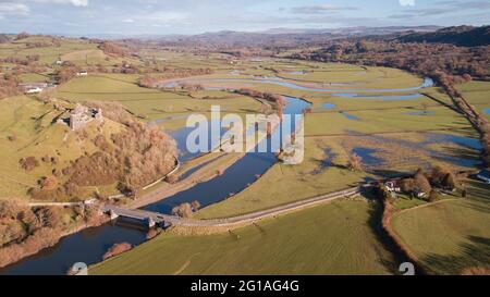 Luftaufnahme von River Towy und Dryslwyn Castle, Carmarthenshire, Wales, Großbritannien Stockfoto