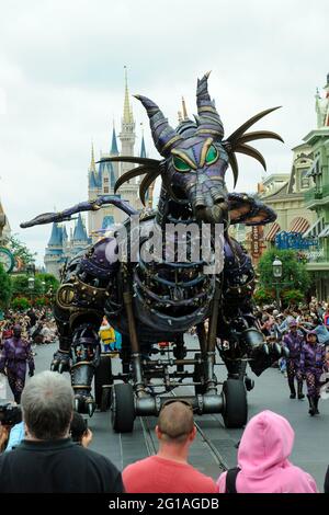 Mechanical Dragon in Festival of Fantasy Parade, Magic Kingdom Park, Walt Disney World, Orlando, Florida. Stockfoto