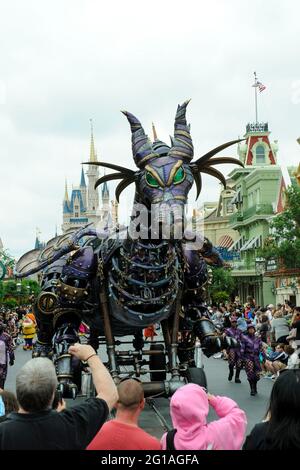 Mechanical Dragon in Festival of Fantasy Parade, Magic Kingdom Park, Walt Disney World, Orlando, Florida. Stockfoto