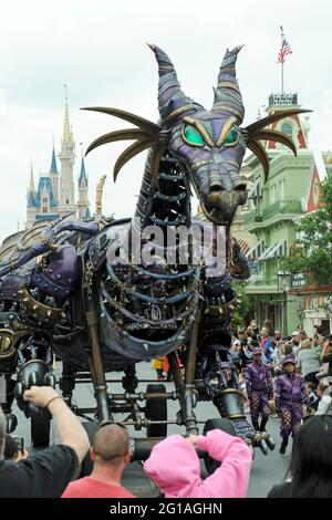 Mechanical Dragon in Festival of Fantasy Parade, Magic Kingdom Park, Walt Disney World, Orlando, Florida. Stockfoto