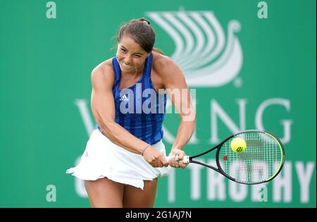 Der britische Jodie Burrage ist während des zweiten Tages der Viking Open im Nottingham Tennis Center gegen den US-Amerikaner Kristie Ahn im Einsatz. Bilddatum: Sonntag, 6. Juni 2021. Stockfoto