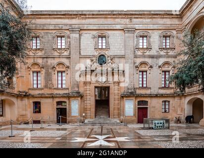 Der Vilhena Palast (auch als Lehrerpalast bezeichnet), ein französisches Barockgebäude, das heute das Nationalmuseum für Naturgeschichte beherbergt. Stockfoto