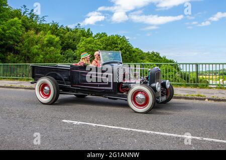 1930 30er Jahre Ford 3300 ccm, Ford T-Bucket Hot Rod, ein Sonderwagen, der oft auf einem Ford Model T. Key von 1927 basiert. Oldtimer Ford Model A Tudor Limousine in Chorley Großbritannien Stockfoto