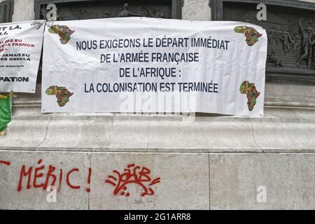 Paris, Frankreich. Juni 2021. Kundgebung der Malier, um am 5. Juni 2021 in Paris, Frankreich, ein Verteidigungsabkommen mit Russland zu fordern. Stockfoto