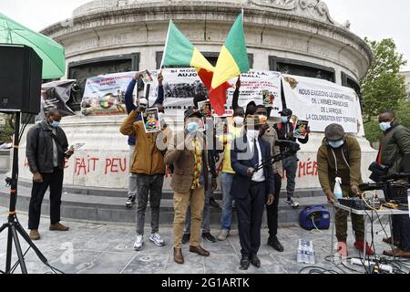 Paris, Frankreich. Juni 2021. Kundgebung der Malier, um am 5. Juni 2021 in Paris, Frankreich, ein Verteidigungsabkommen mit Russland zu fordern. Stockfoto