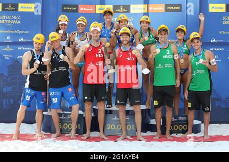 Ostrava, Tschechische Republik. Juni 2021. Gewinner des Turniers Ostrava Beach Open 2021 im Rahmen der Beach Volleyball World Tour in Ostrava, Tschechische Republik, 6. Juni 2021. Quelle: Petr Sznapka/CTK Photo/Alamy Live News Stockfoto